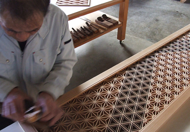Kumiko Tanihata Creating products Craftsman Ramma screen